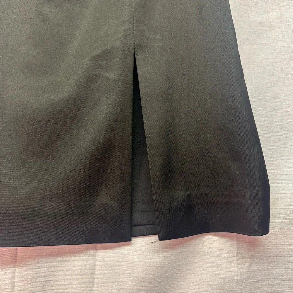 White House‎ Black Market Classic Black  Skirt size 8